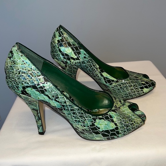 Turquoise faux snakeskin peep toe heels - Picture 3 of 10